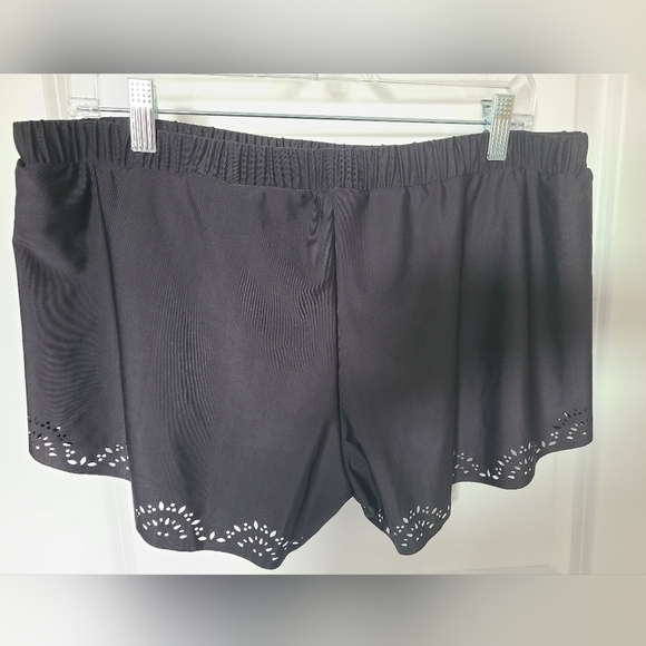 WOMEN'S Laser cut black short or swimsuit bottoms Size XL - Picture 3 of 8
